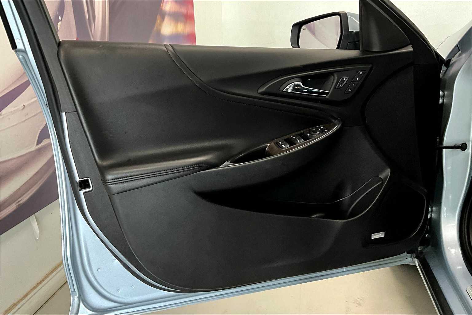 Thumbnail: 2017 Chevrolet Malibu - 25