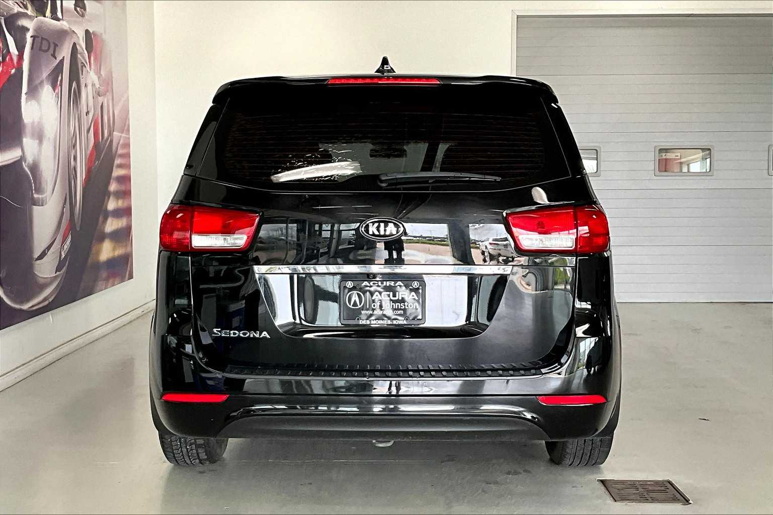 Thumbnail: 2017 Kia Sedona - 5
