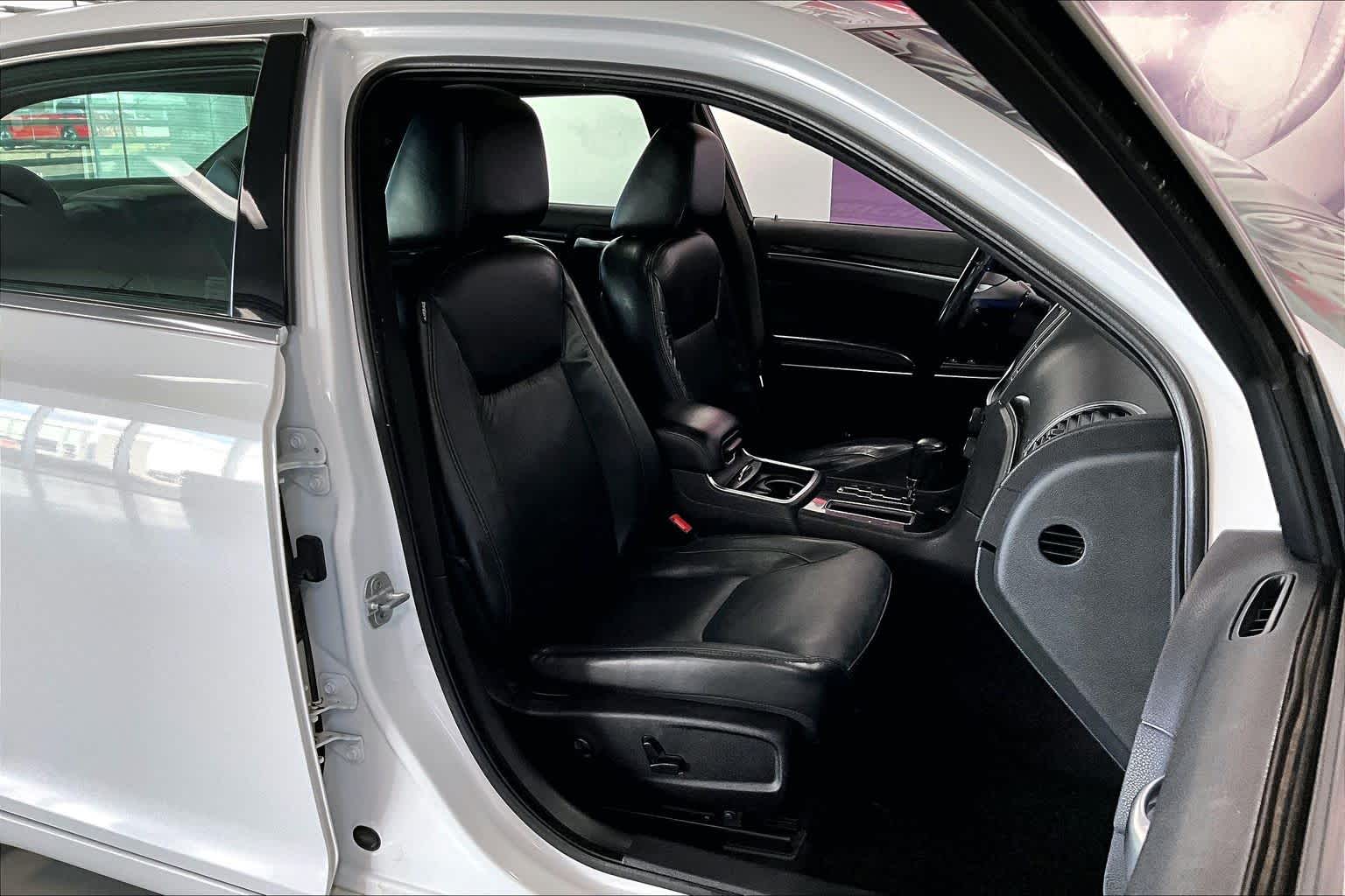 Thumbnail: 2011 Chrysler 300 - 12