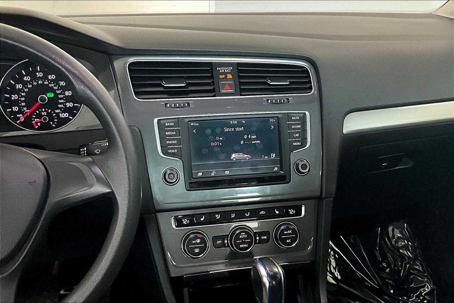 Thumbnail: 2016 Volkswagen e-Golf - 14
