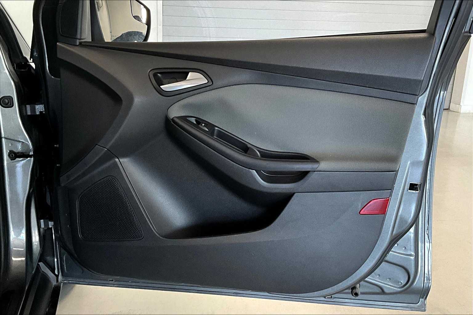 Thumbnail: 2012 Ford Focus - 25