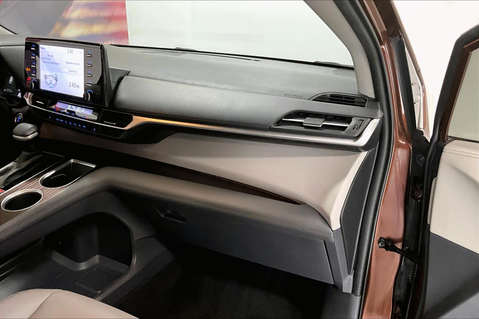 Thumbnail: 2022 Toyota Sienna - 21