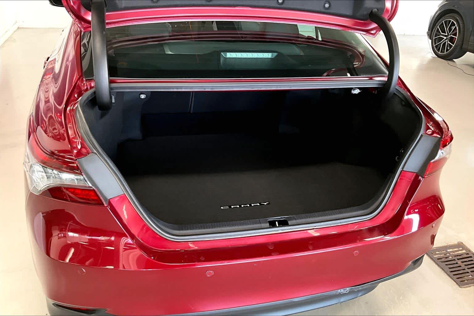 Thumbnail: 2022 Toyota Camry - 16