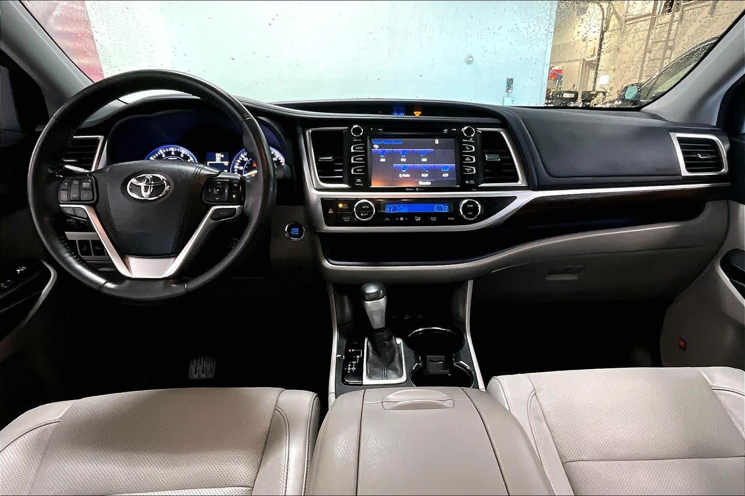 Thumbnail: 2015 Toyota Highlander - 9