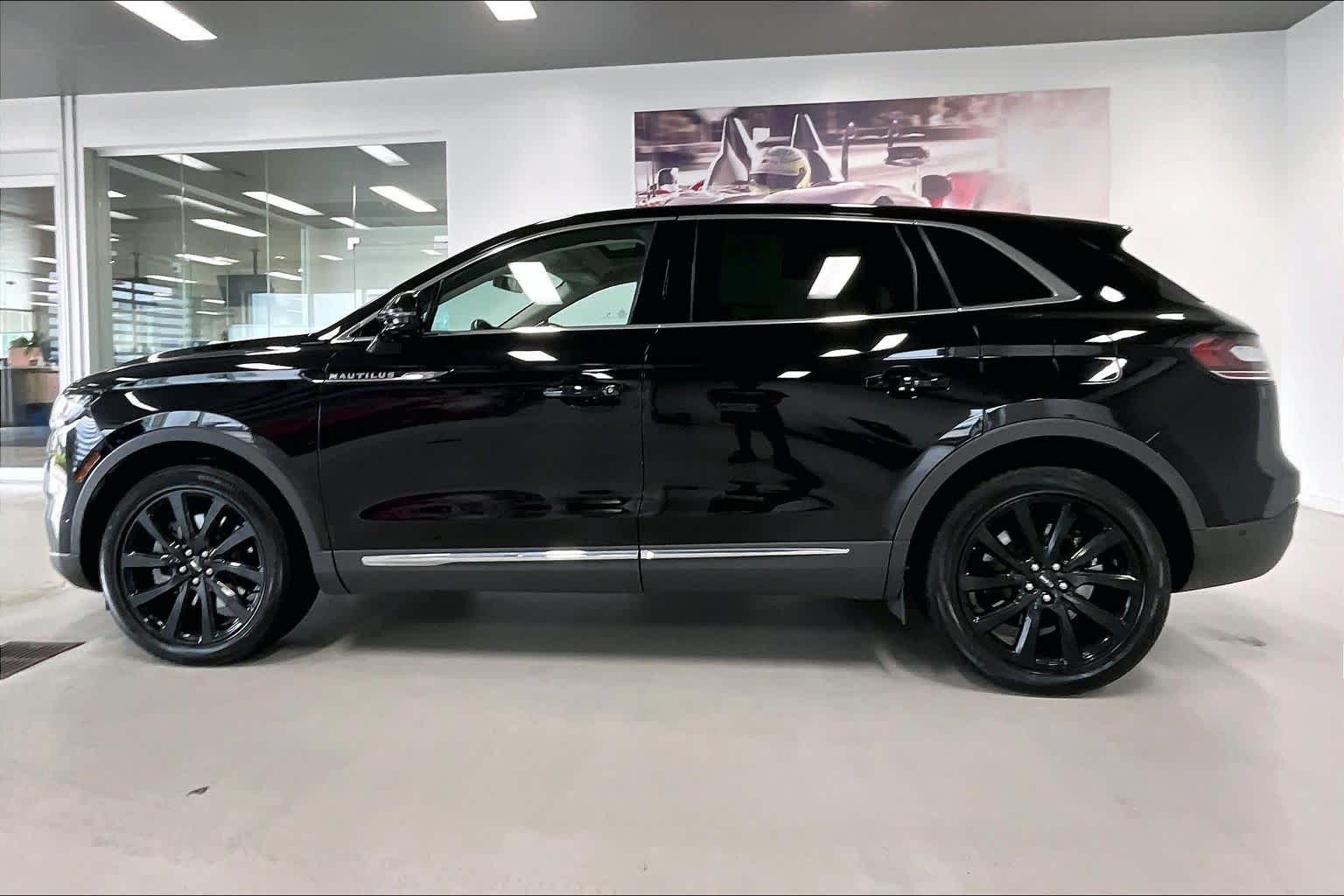 Thumbnail: 2023 Lincoln Nautilus - 3