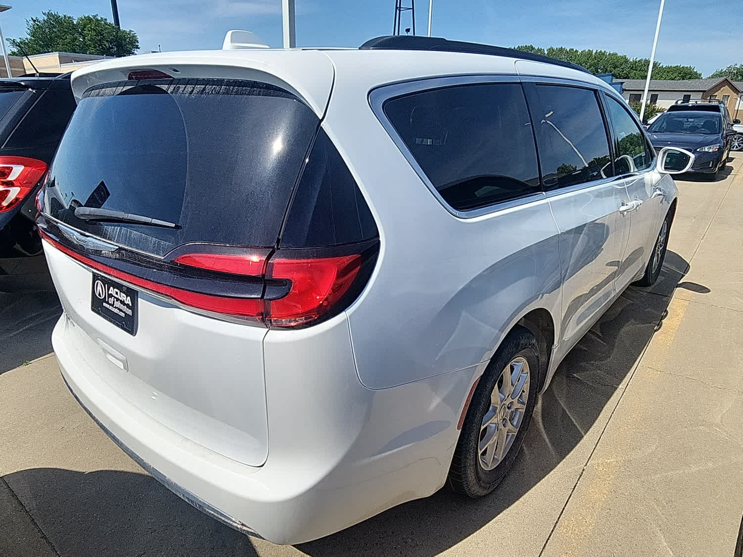 Thumbnail: 2022 Chrysler Pacifica - 5