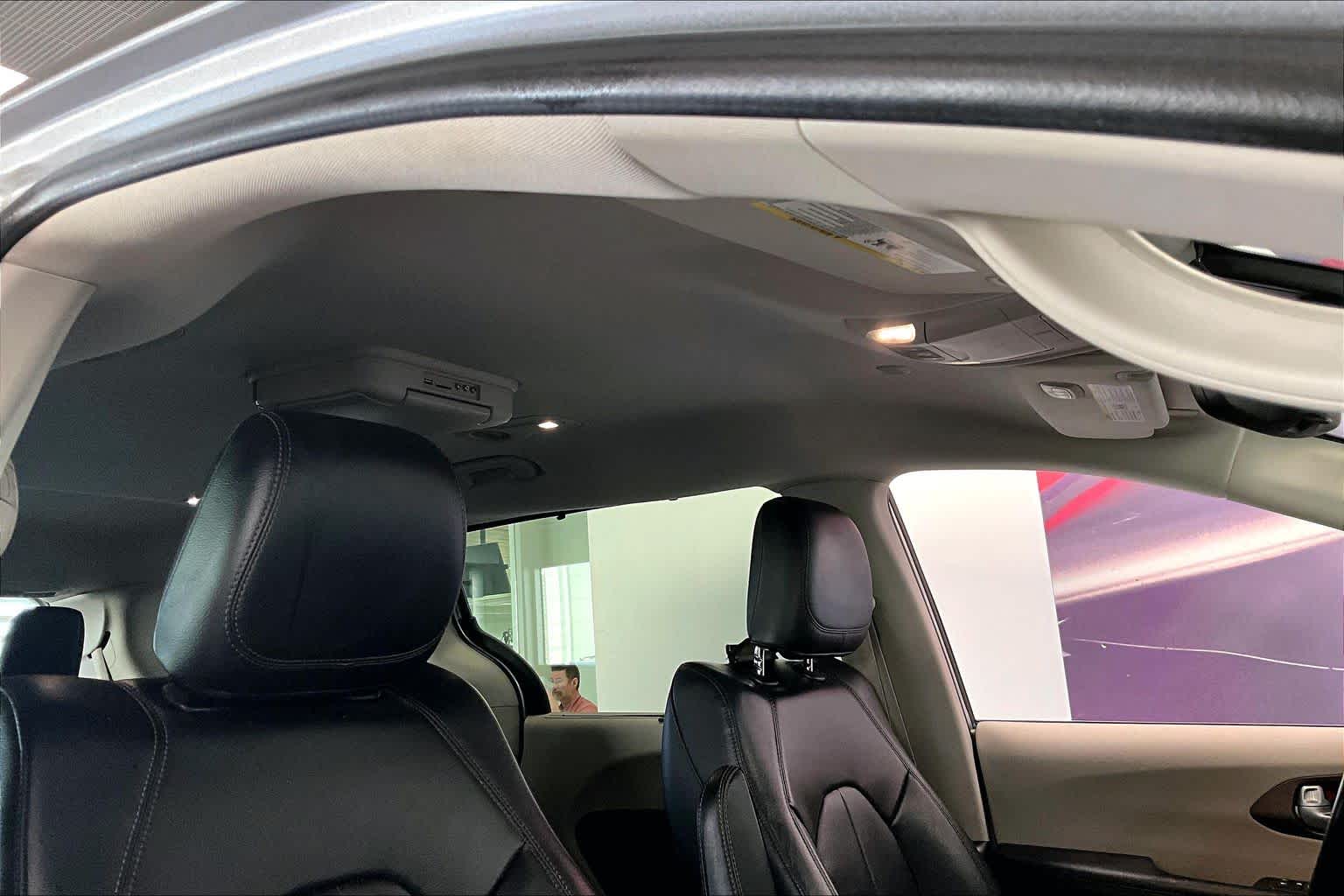 Thumbnail: 2017 Chrysler Pacifica - 27