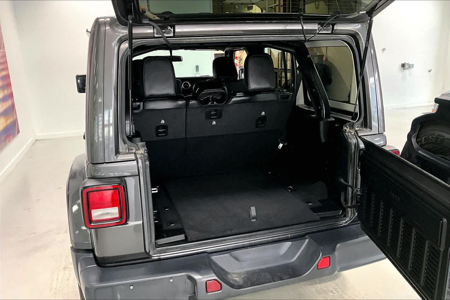 Thumbnail: 2020 Jeep Wrangler - 17