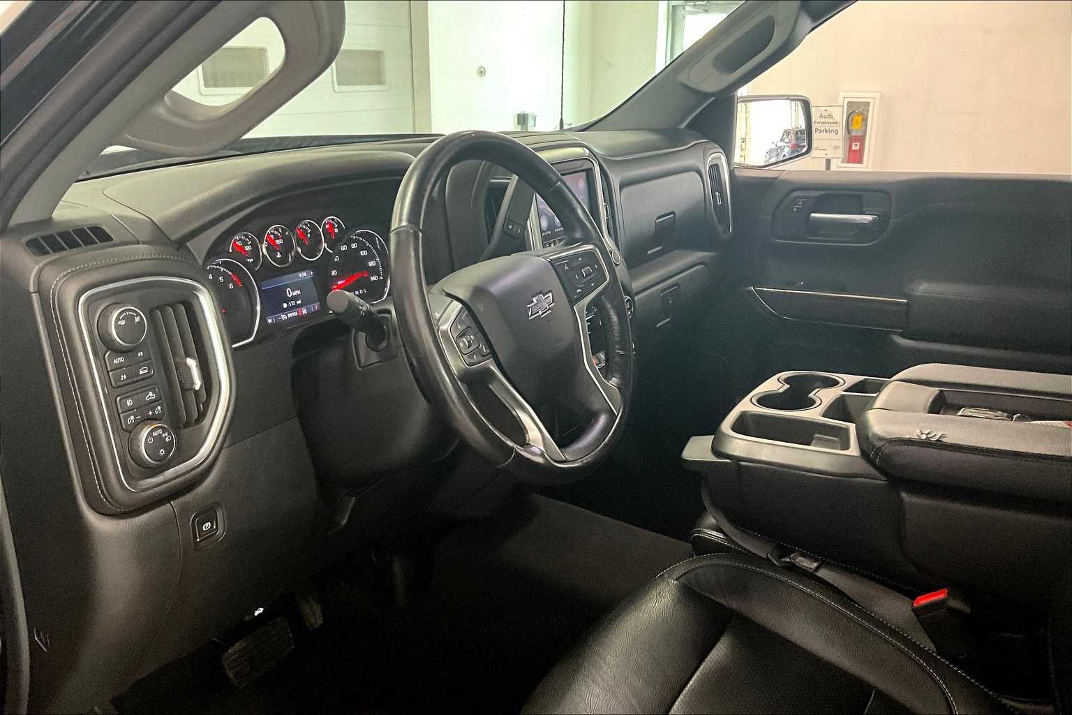 2019 Chevrolet Silverado 1500 RST photo 2