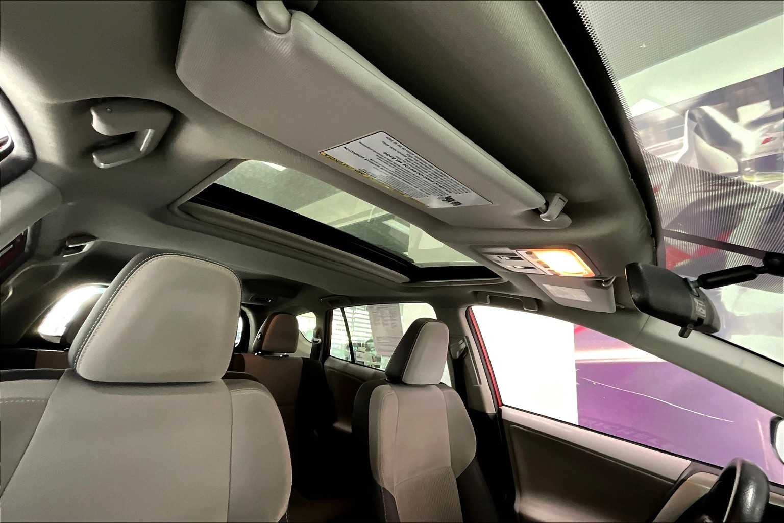 Thumbnail: 2013 Toyota RAV4 - 28