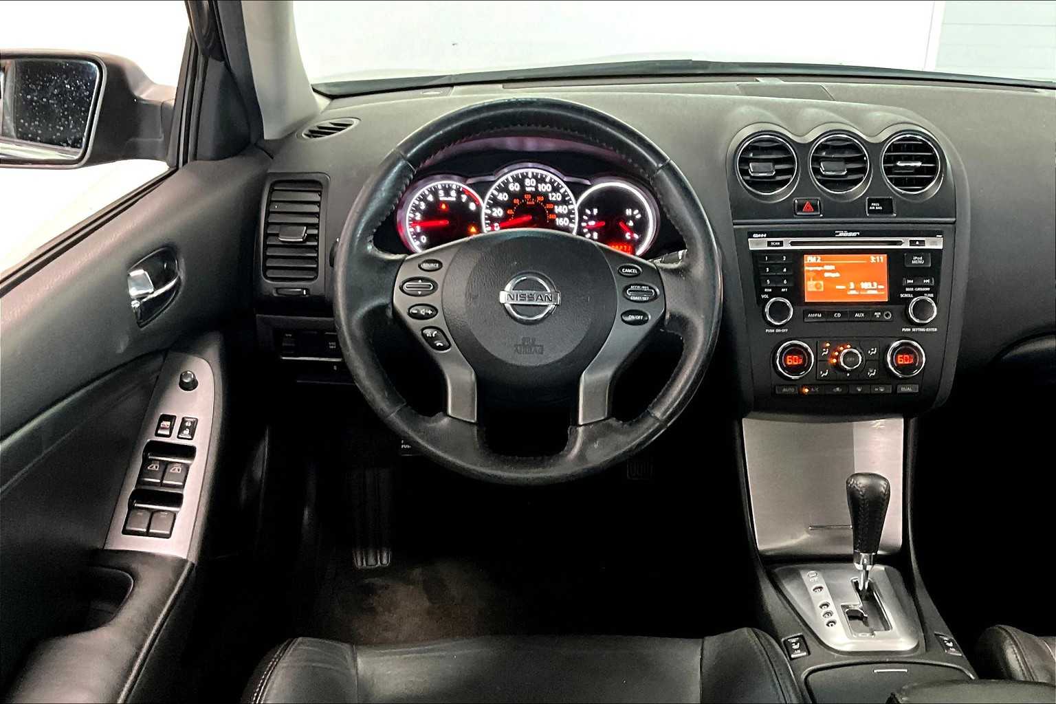 Thumbnail: 2010 Nissan Altima - 12