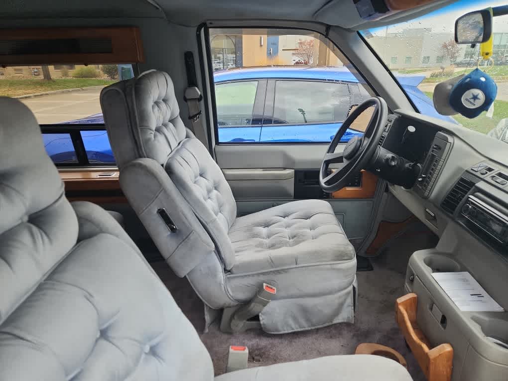 Thumbnail: 1993 Chevrolet Astro - 10