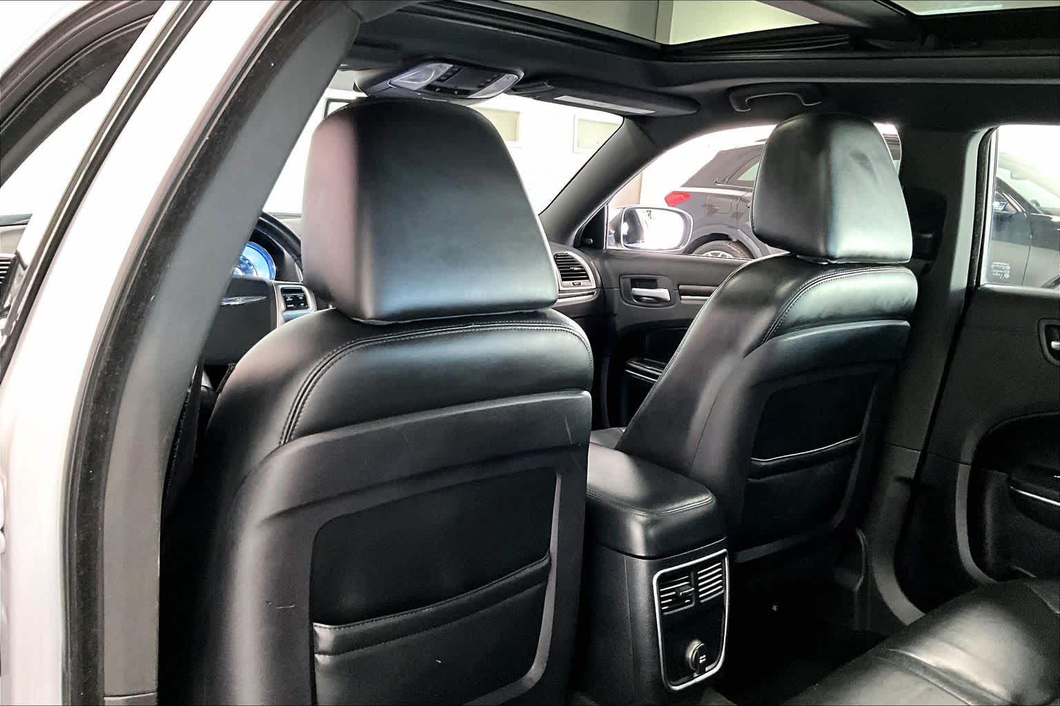 Thumbnail: 2011 Chrysler 300 - 11