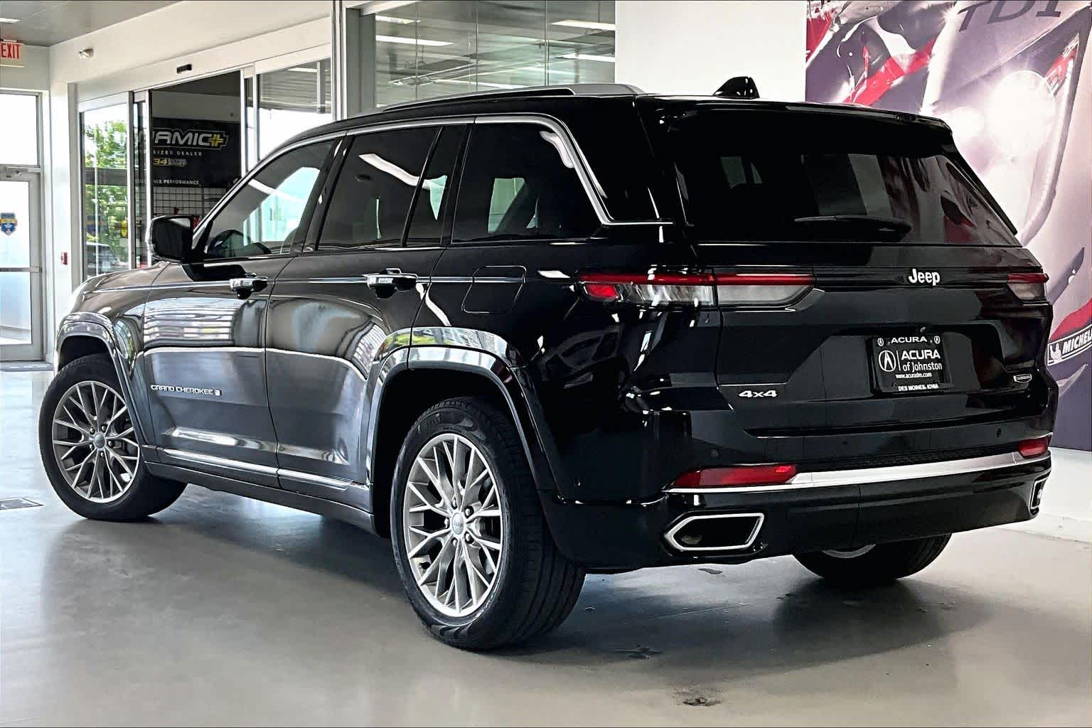 Thumbnail: 2022 Jeep Grand Cherokee - 4