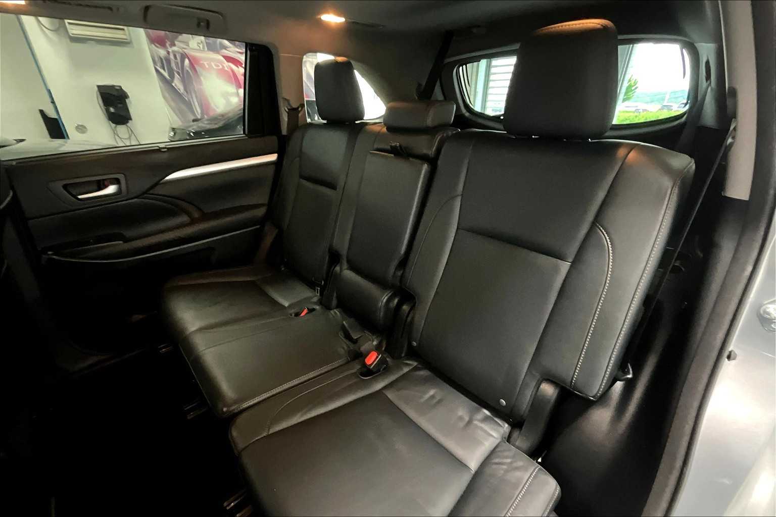 Thumbnail: 2015 Toyota Highlander - 27