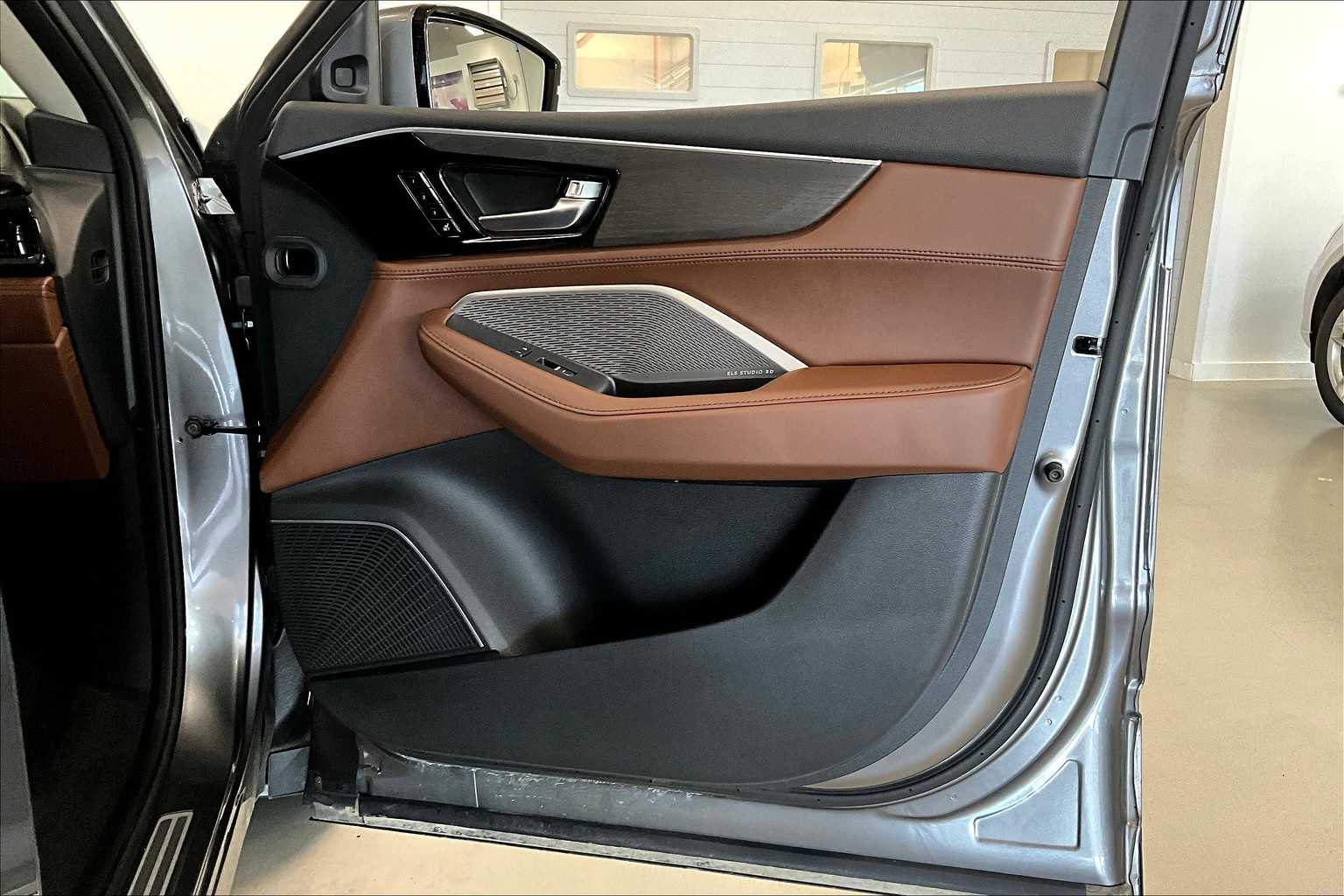 Thumbnail: 2023 Acura MDX - 24