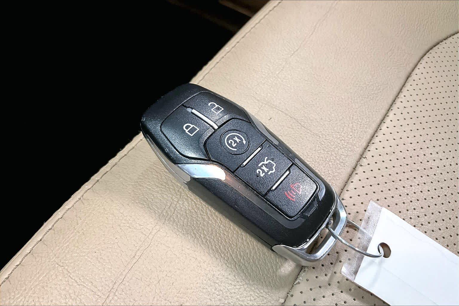 Thumbnail: 2016 Ford Explorer - 16