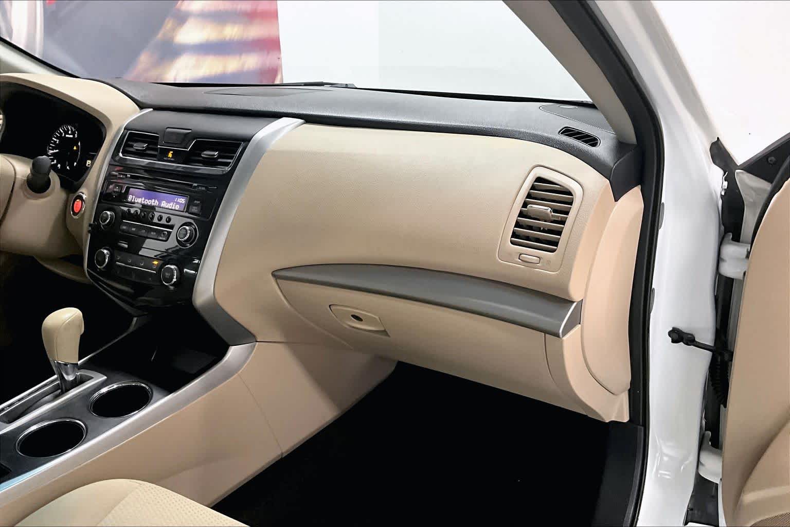 Thumbnail: 2015 Nissan Altima - 21