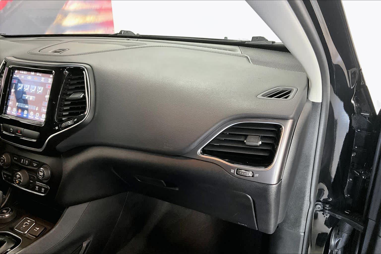 Thumbnail: 2020 Jeep Cherokee - 20