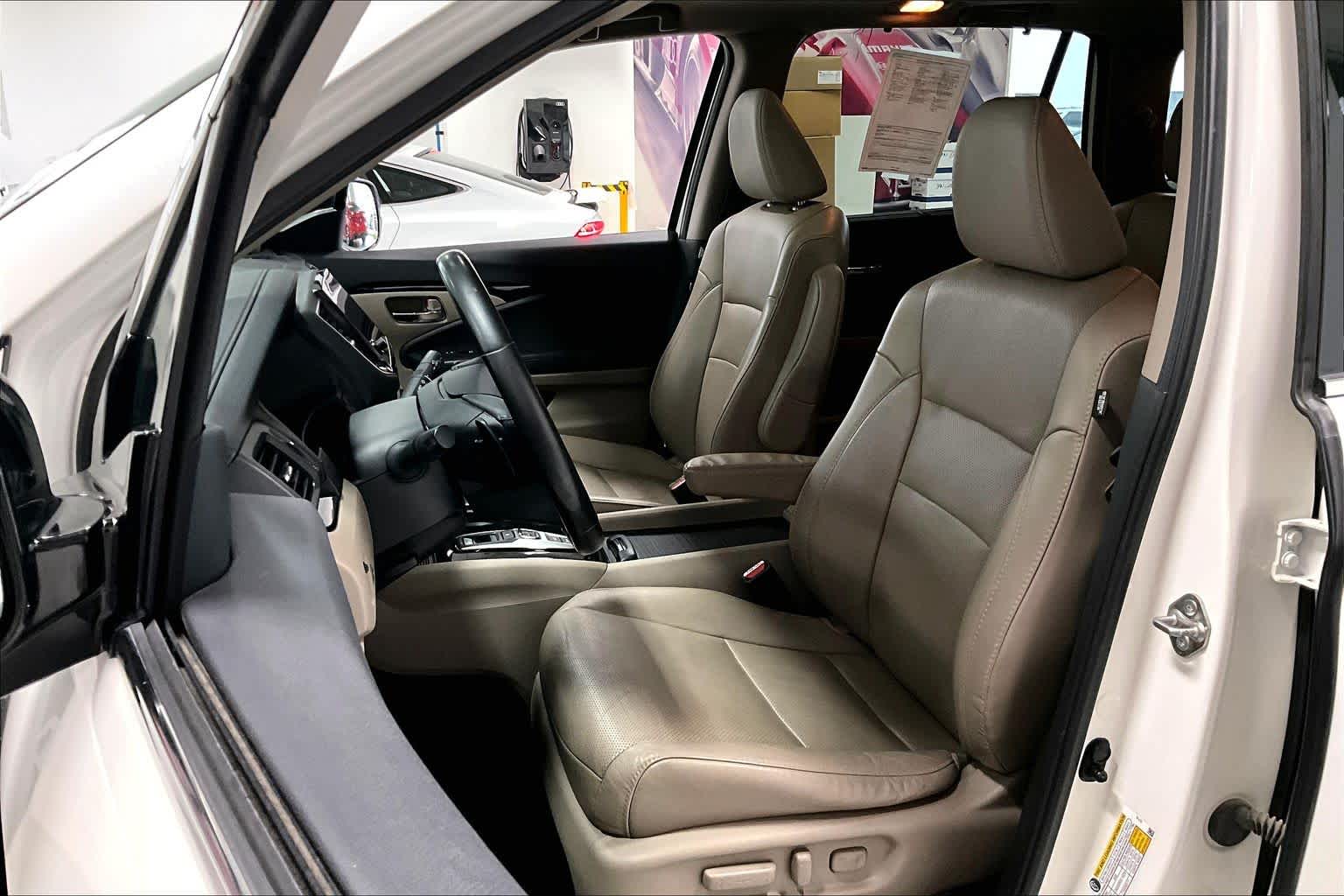 Thumbnail: 2019 Honda Pilot - 10