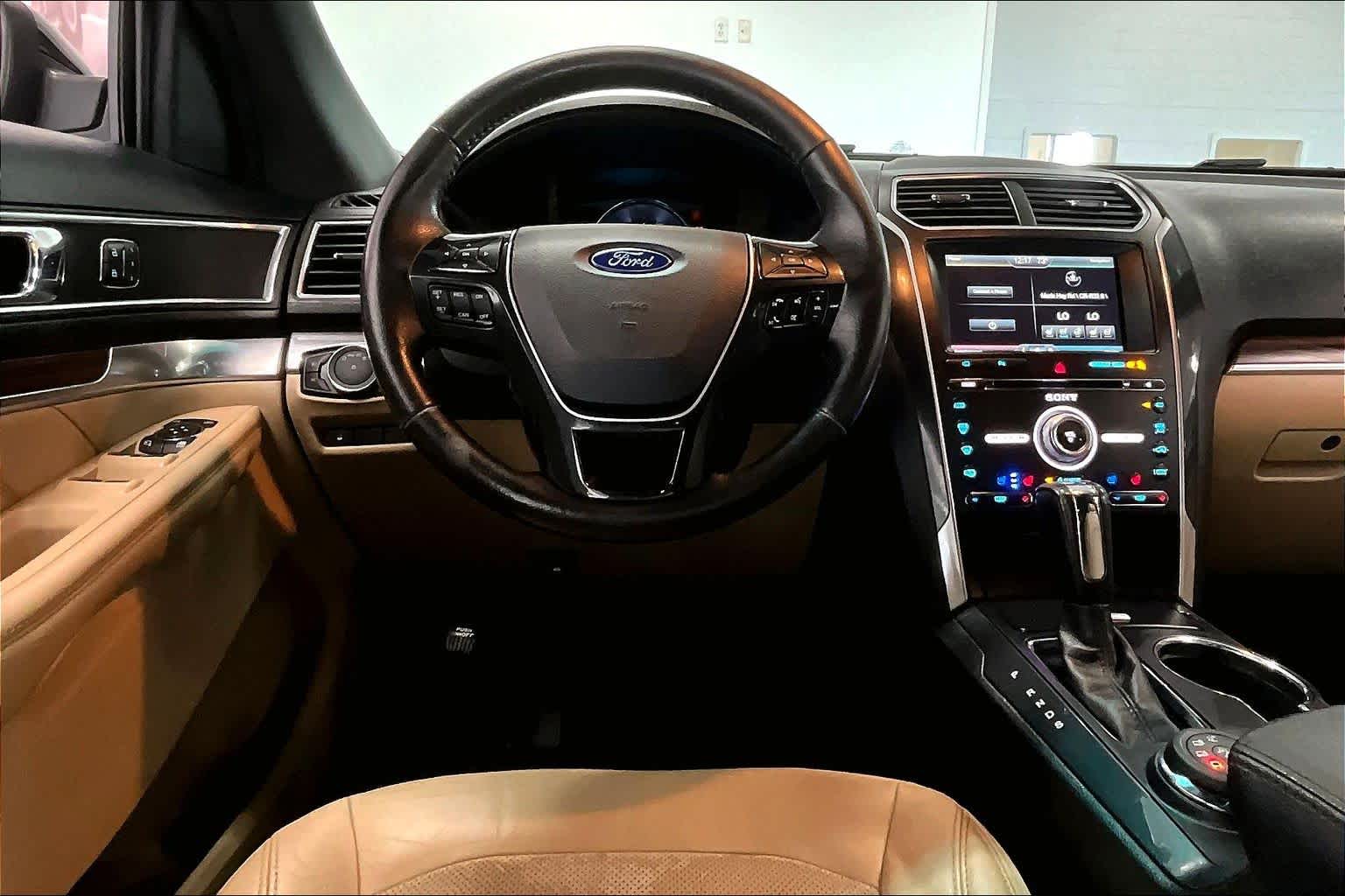 Thumbnail: 2016 Ford Explorer - 12