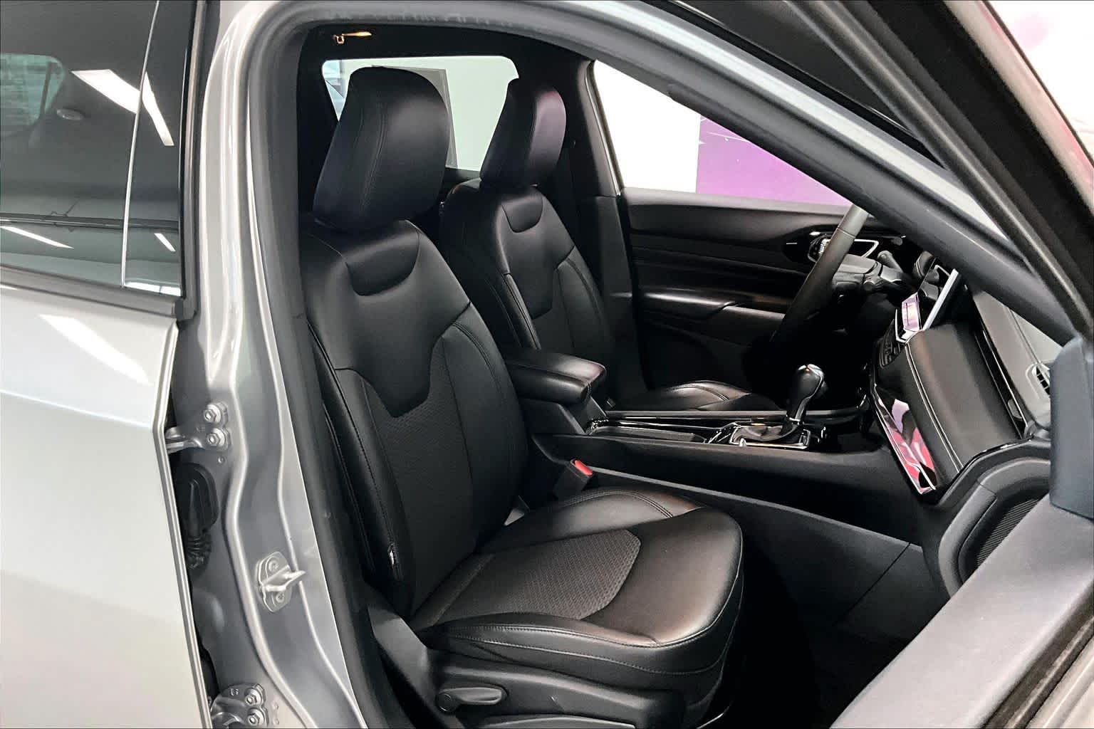 Thumbnail: 2022 Jeep Compass - 11