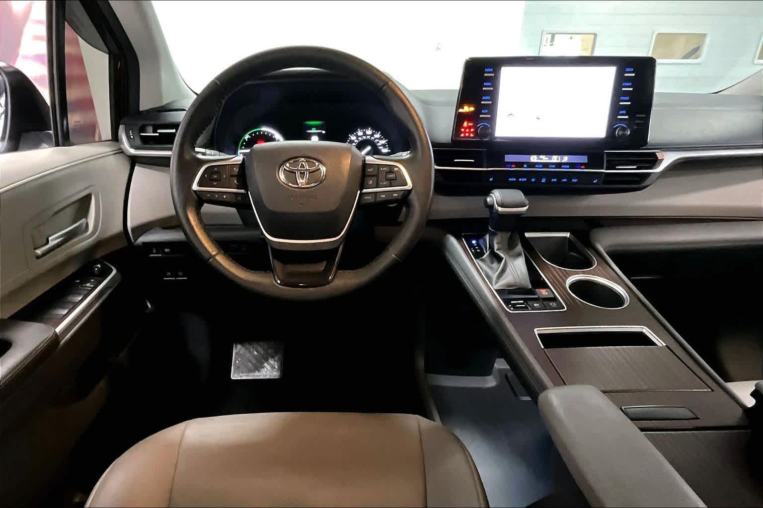 Thumbnail: 2022 Toyota Sienna - 13