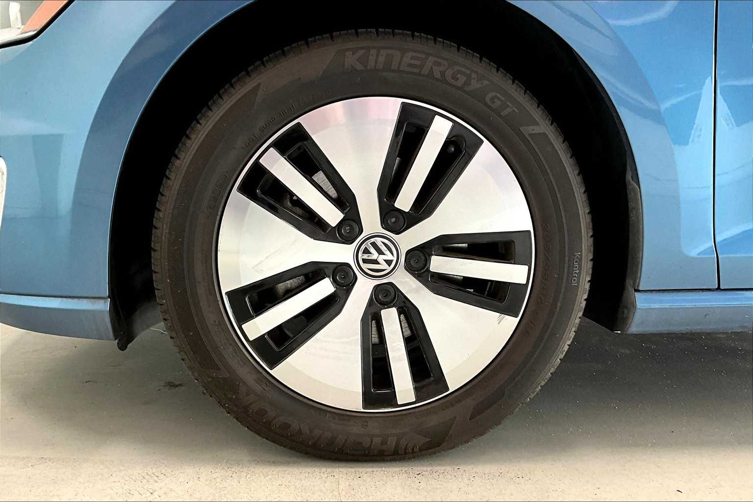 Thumbnail: 2016 Volkswagen e-Golf - 8