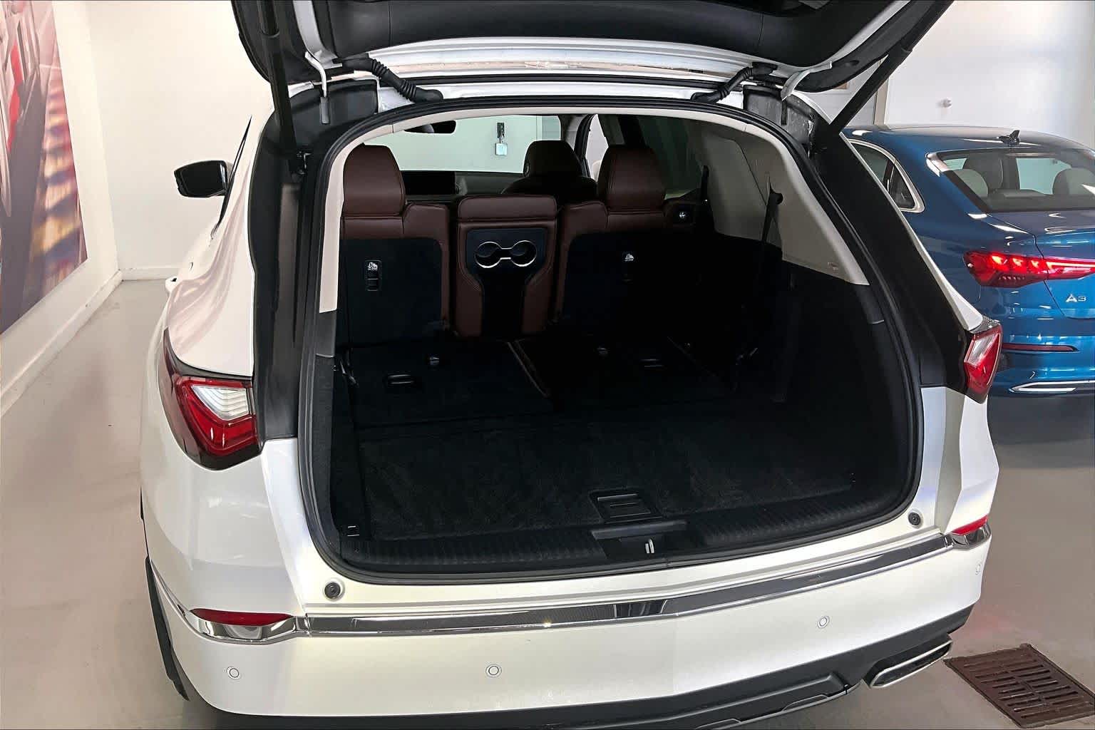 Thumbnail: 2022 Acura MDX - 16