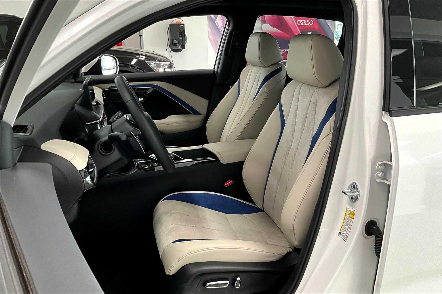 Thumbnail: 2025 Acura ADX - 10