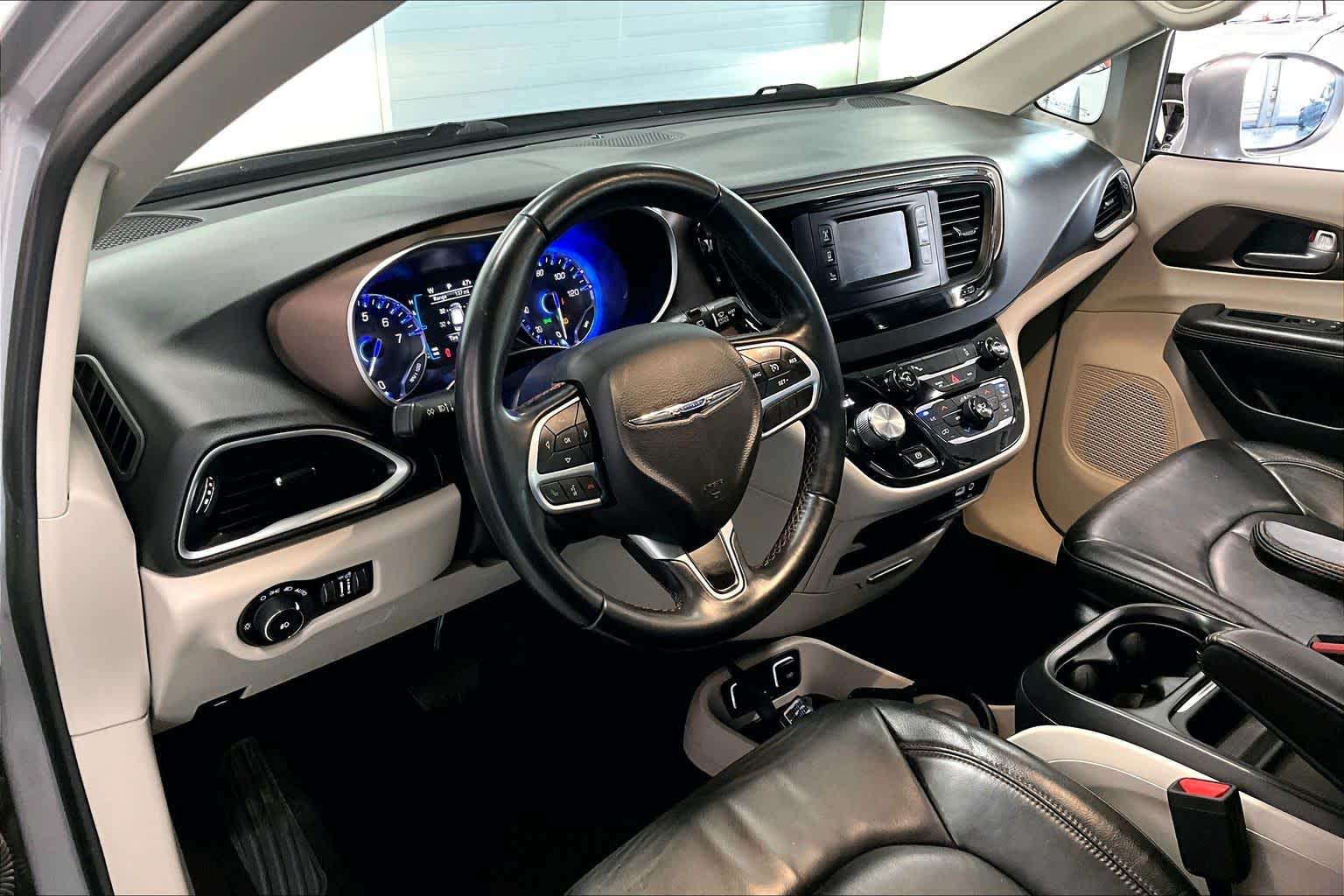 Thumbnail: 2017 Chrysler Pacifica - 2