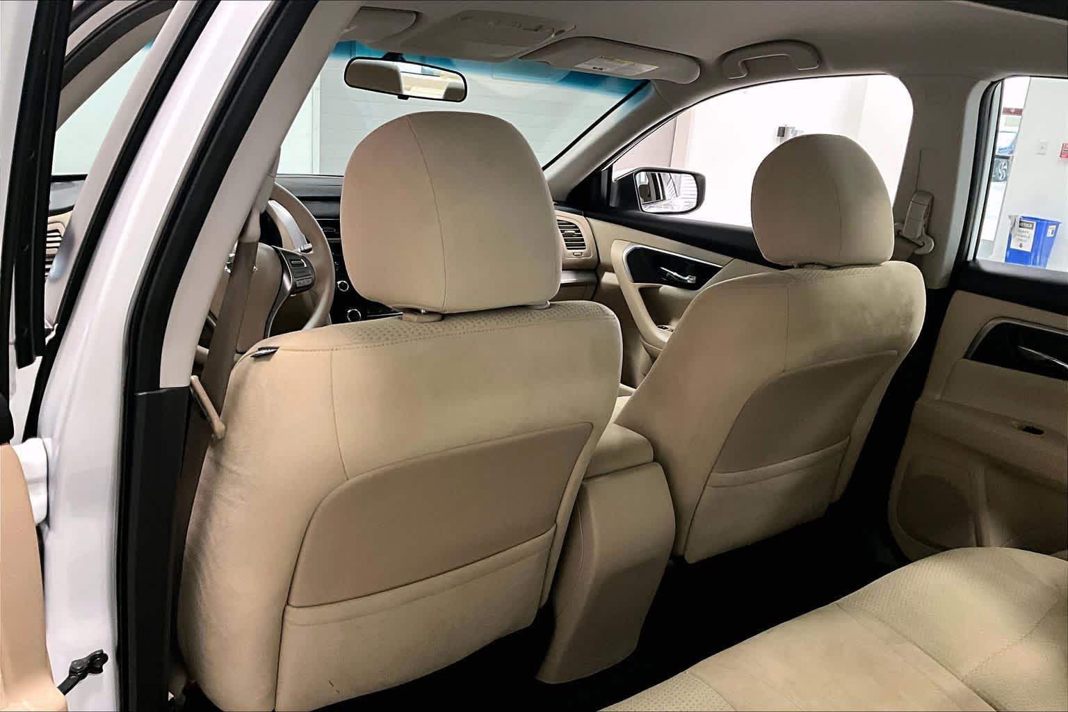 Thumbnail: 2015 Nissan Altima - 11