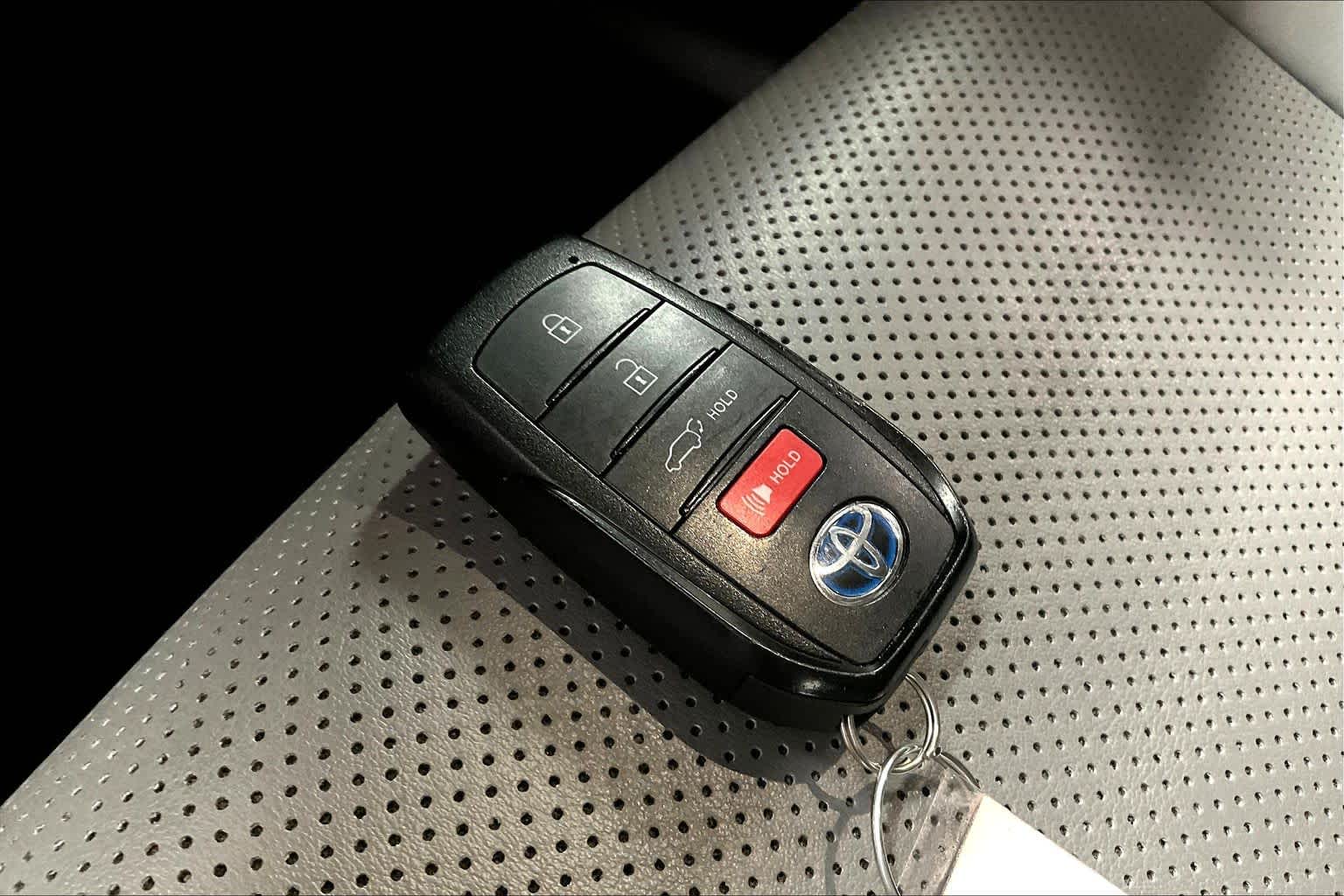 Thumbnail: 2021 Toyota Venza - 18