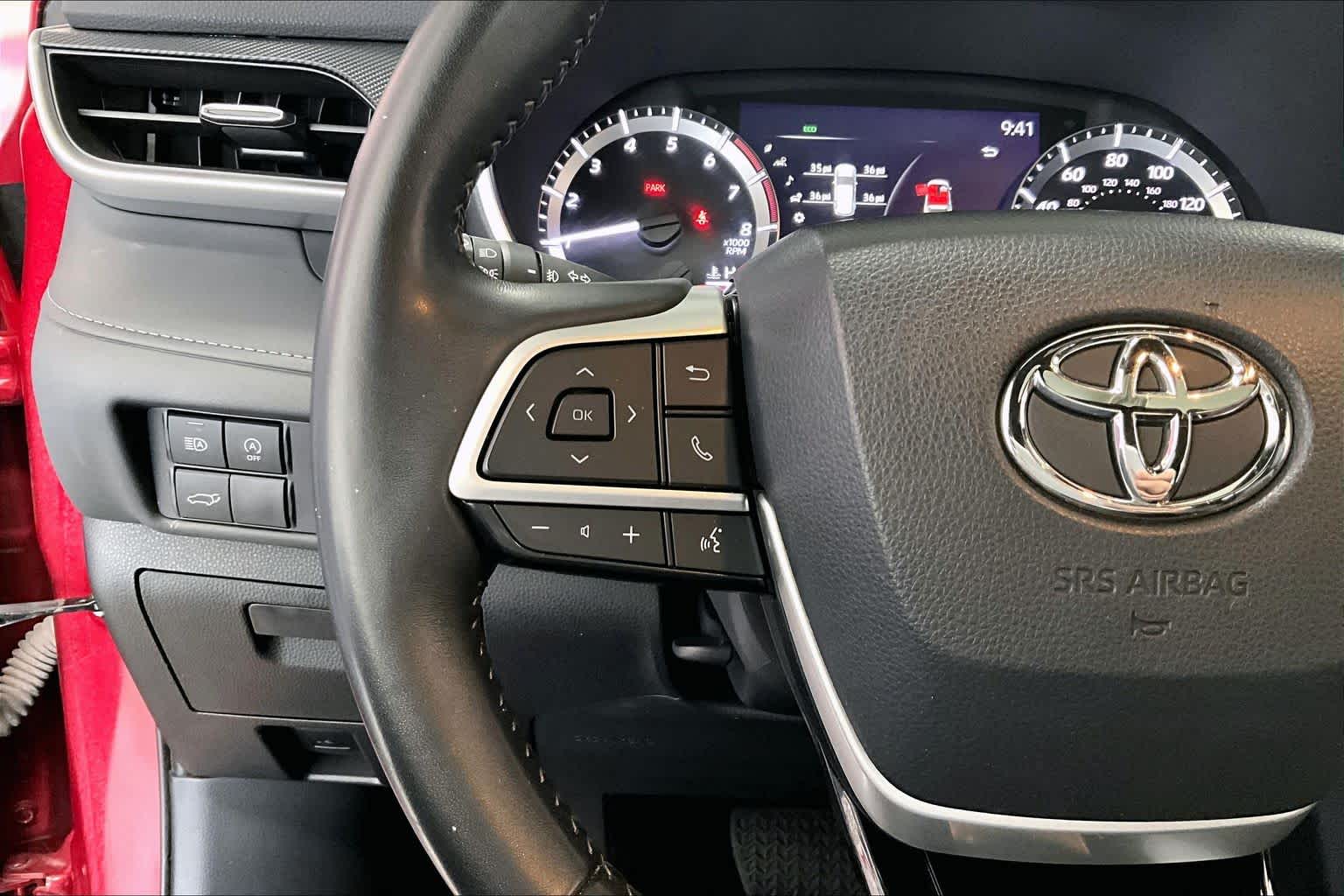 Thumbnail: 2023 Toyota Highlander - 21