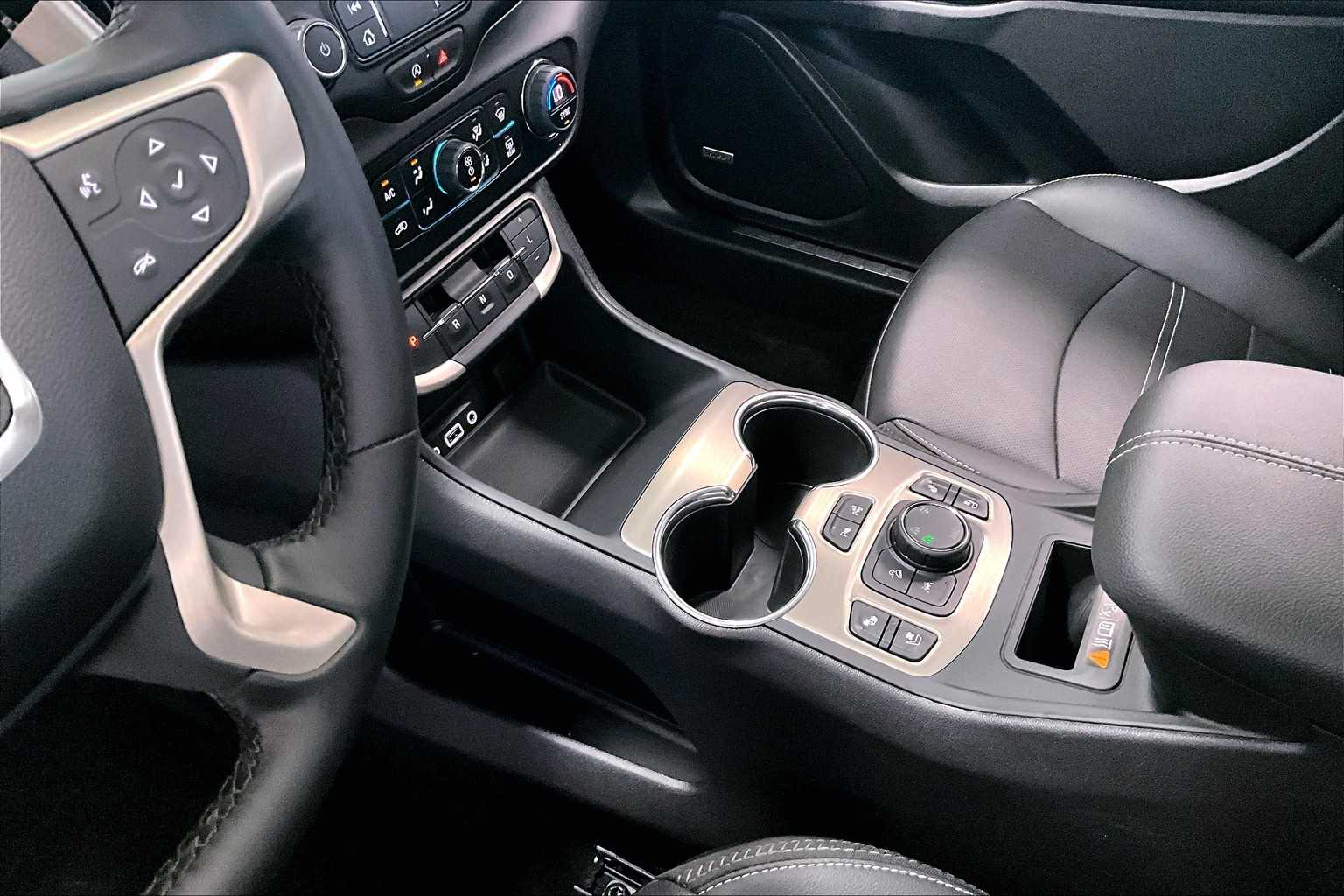 Thumbnail: 2024 GMC Terrain - 14