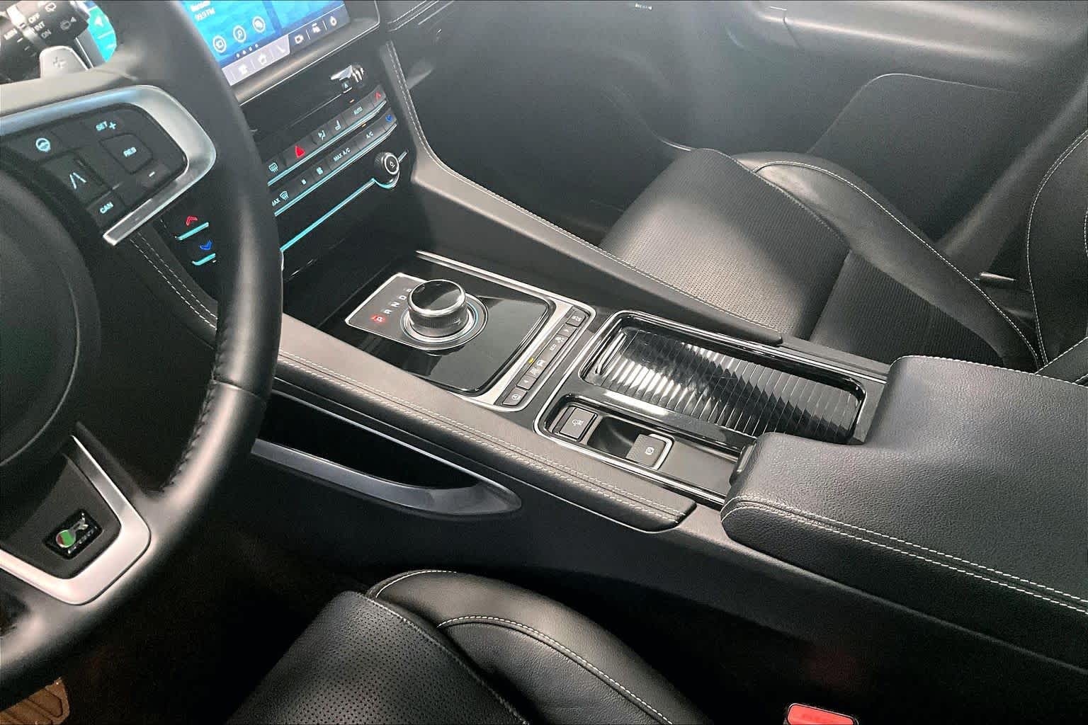 Thumbnail: 2020 Jaguar F-Pace - 14