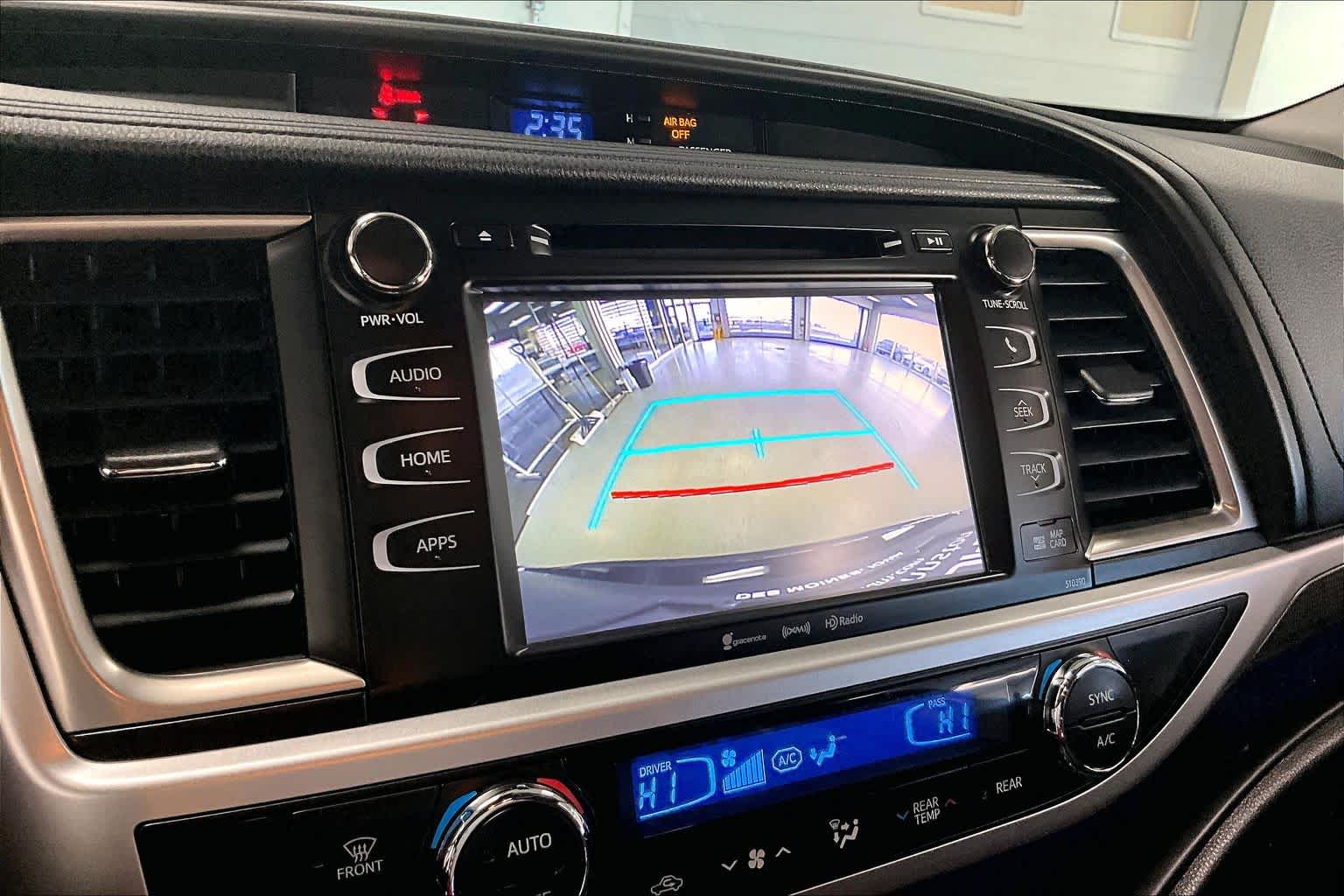 Thumbnail: 2019 Toyota Highlander - 23