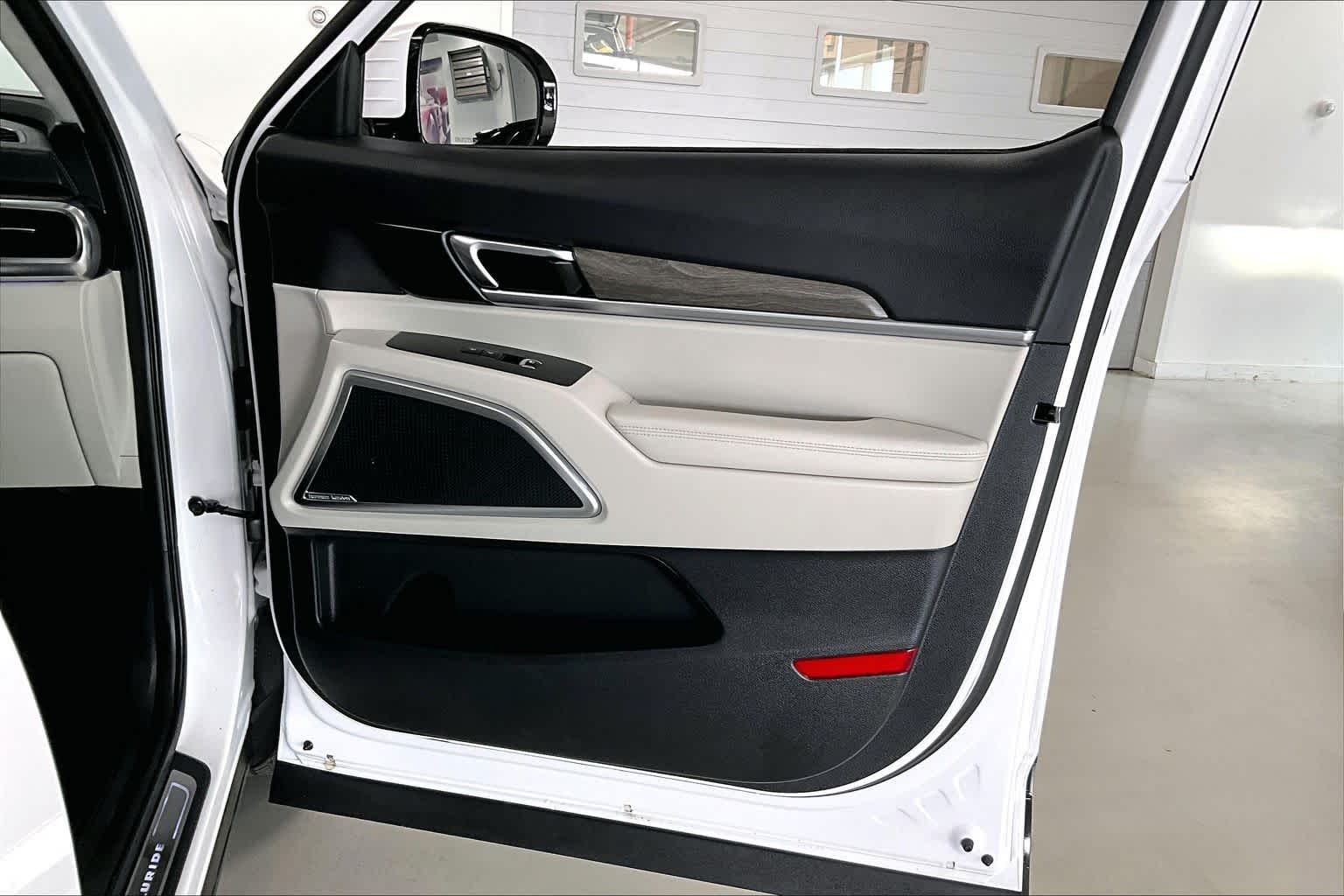 Thumbnail: 2021 Kia Telluride - 25