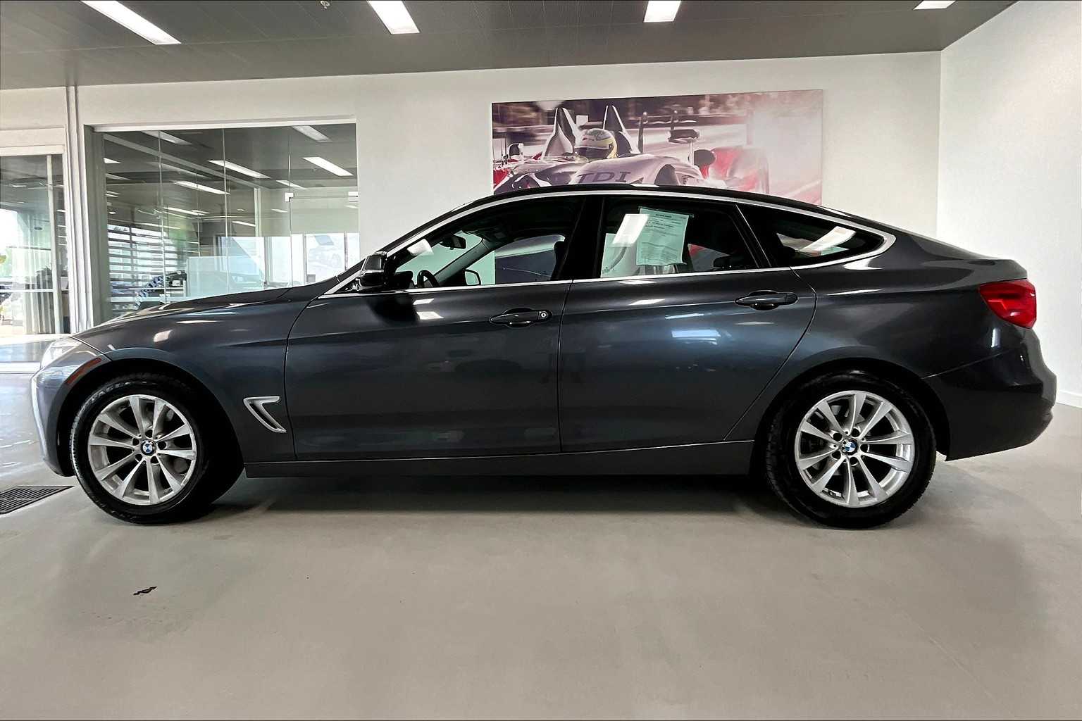 Thumbnail: 2015 BMW 3 Series - 3