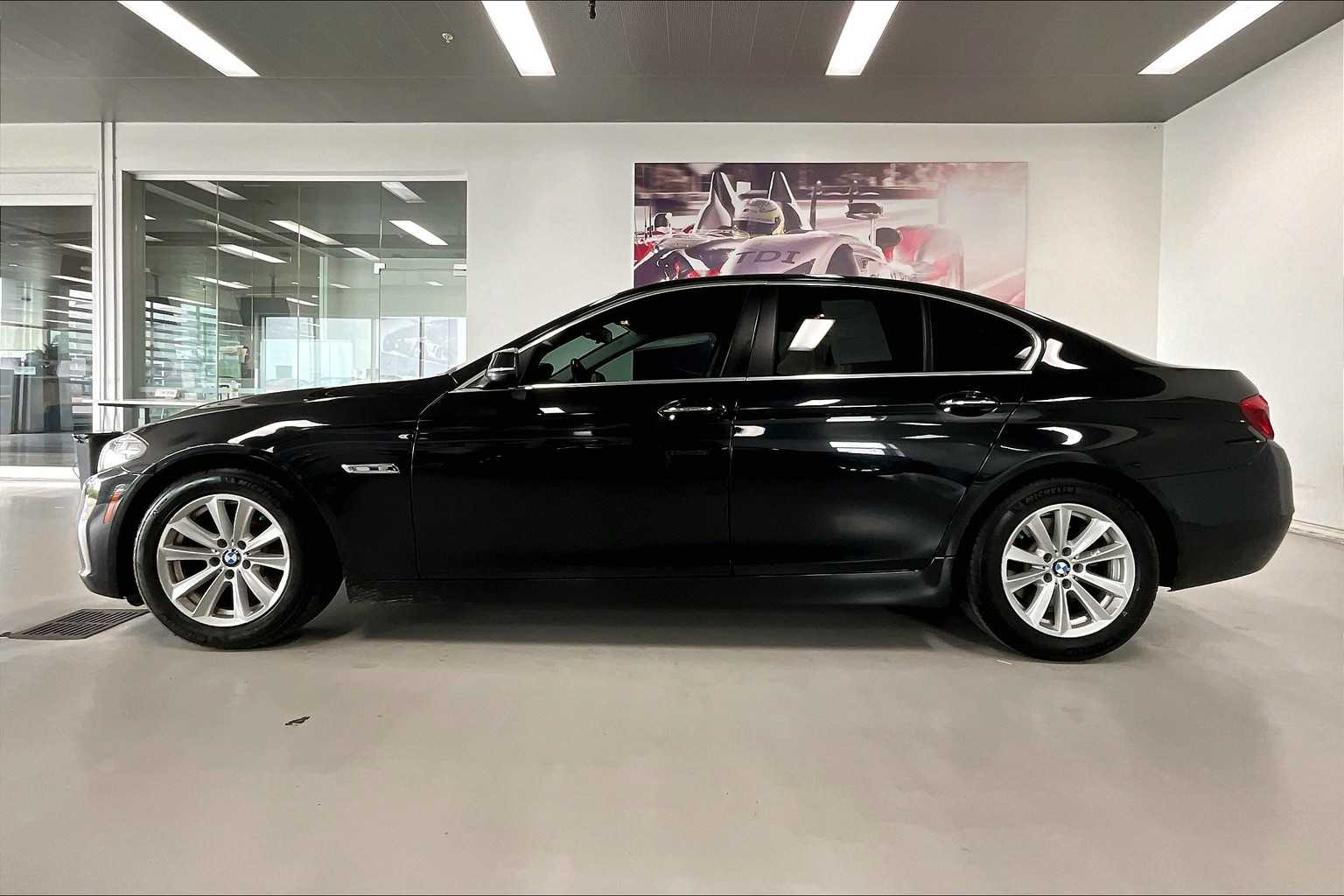 2016 BMW 5 Series 528i xDrive 3