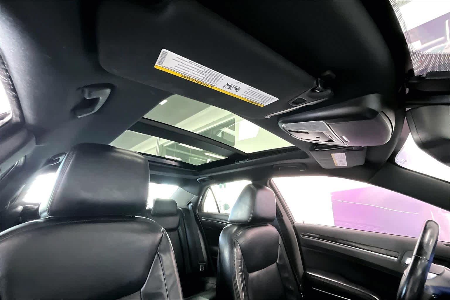 Thumbnail: 2011 Chrysler 300 - 28