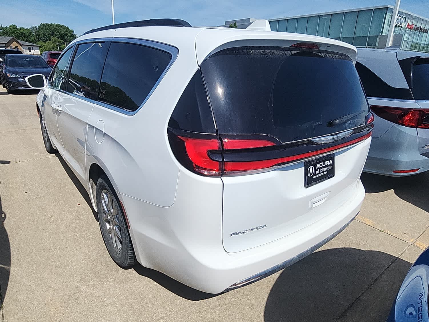 Thumbnail: 2022 Chrysler Pacifica - 7