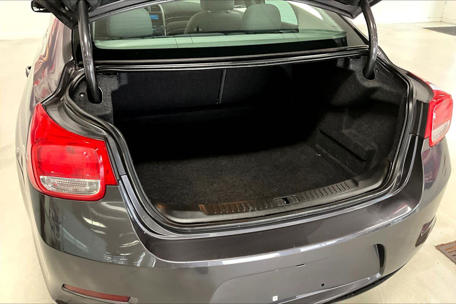 Thumbnail: 2013 Chevrolet Malibu - 17