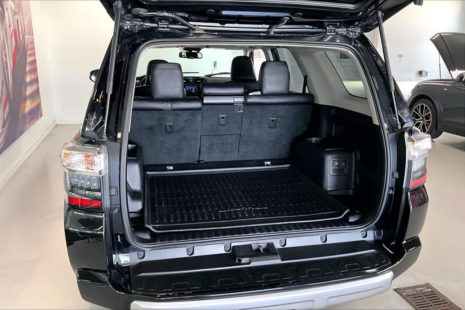 Thumbnail: 2019 Toyota 4Runner - 16