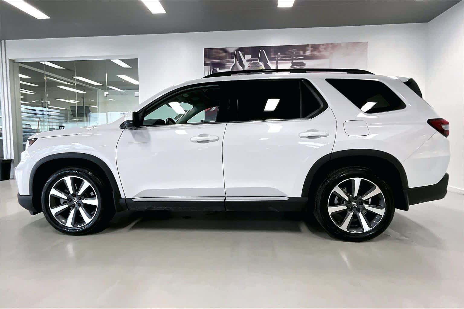 Thumbnail: 2023 Honda Pilot - 3