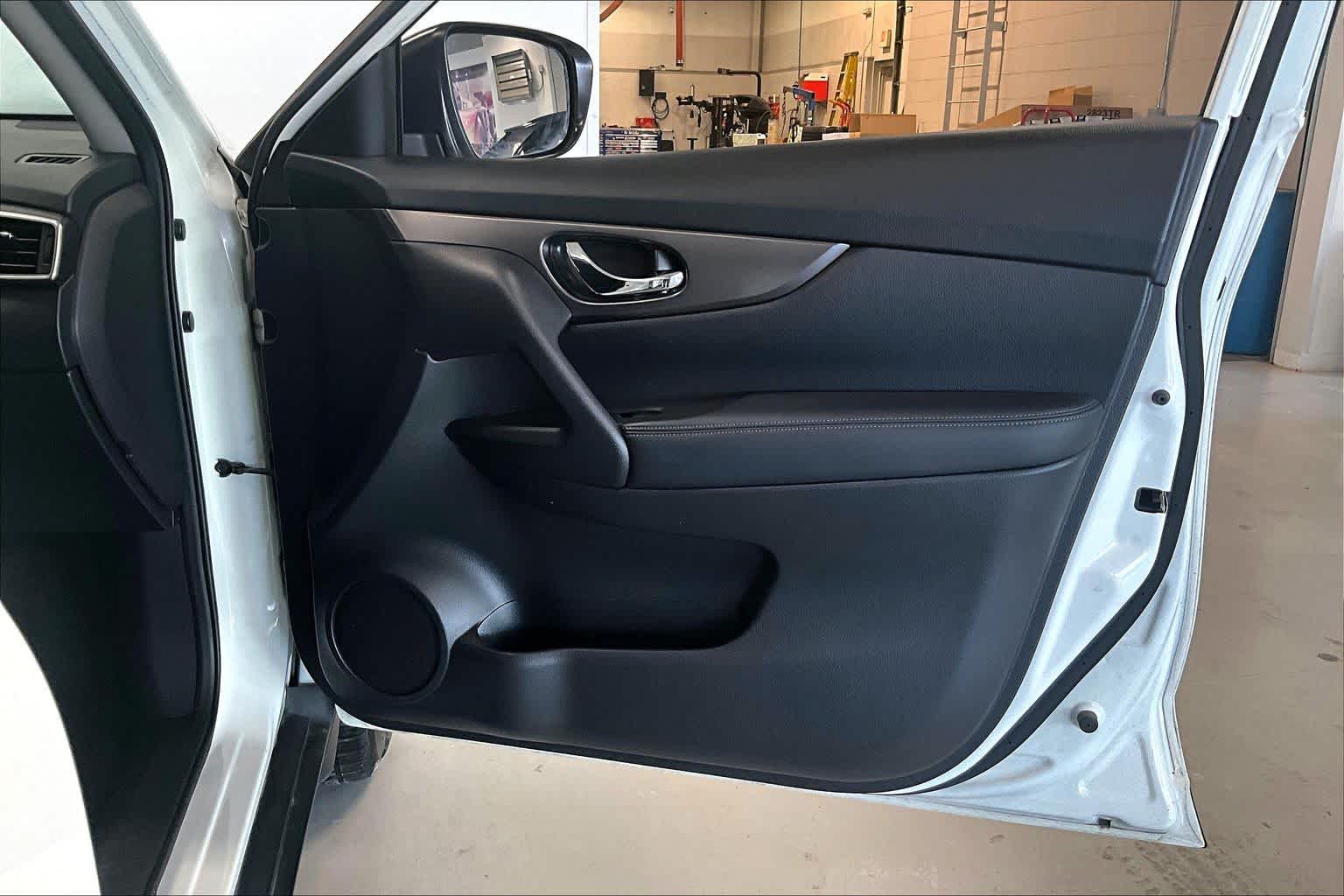 Thumbnail: 2016 Nissan Rogue - 26