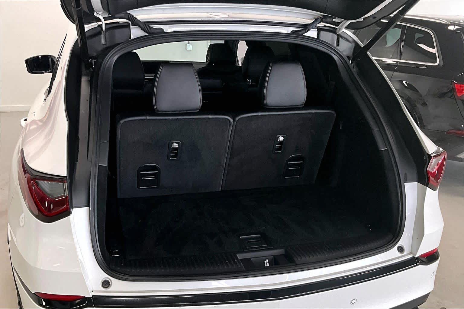 Thumbnail: 2023 Acura MDX - 17