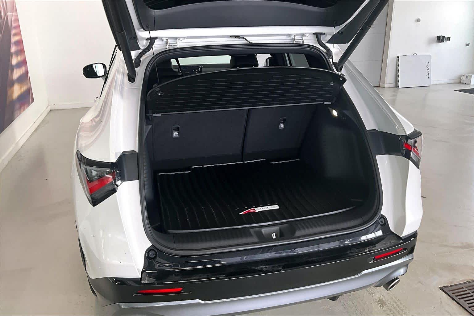 Thumbnail: 2025 Acura ADX - 17