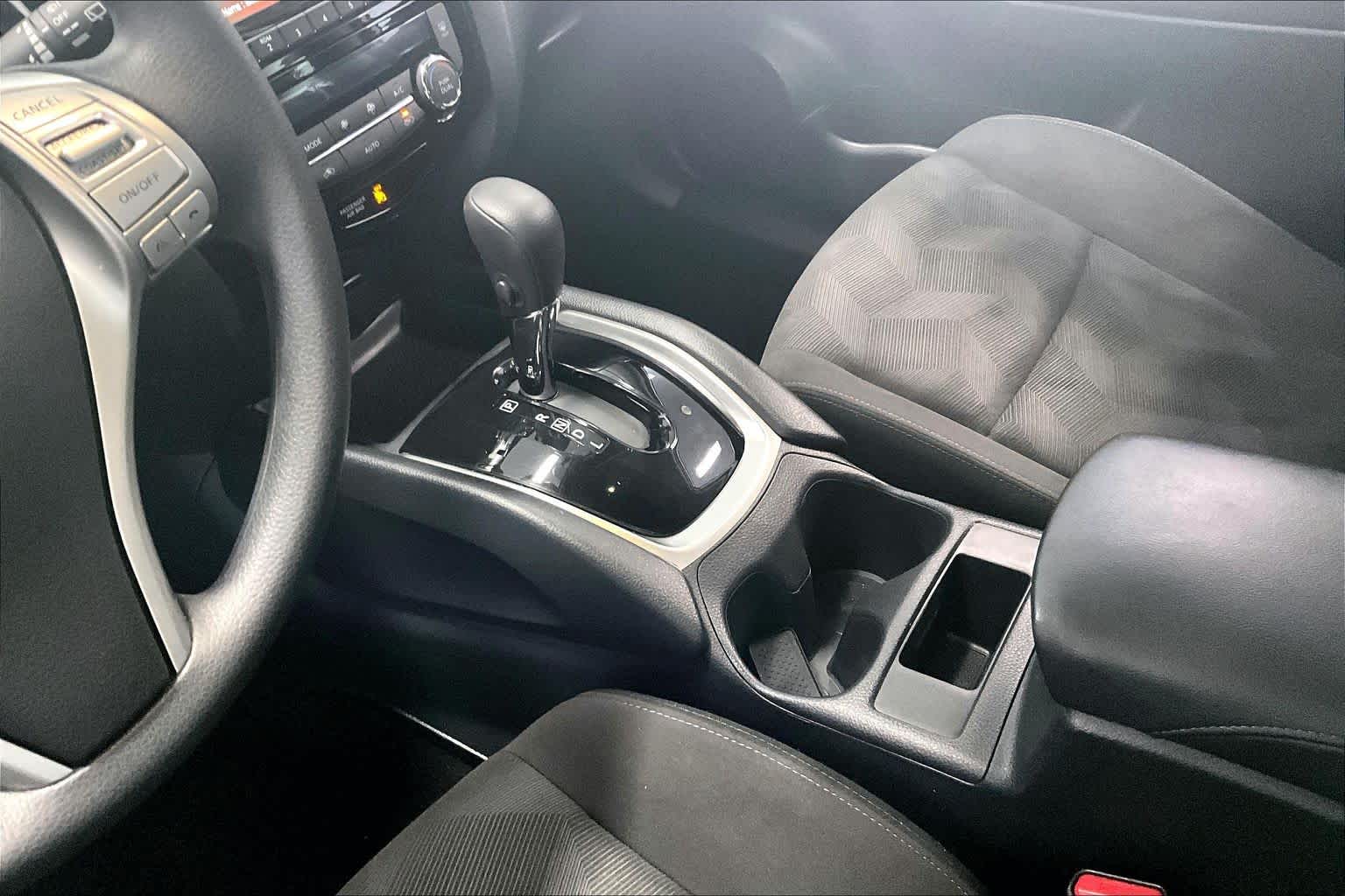 Thumbnail: 2016 Nissan Rogue - 15