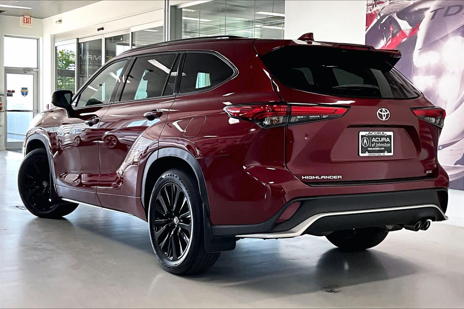 Thumbnail: 2023 Toyota Highlander - 4